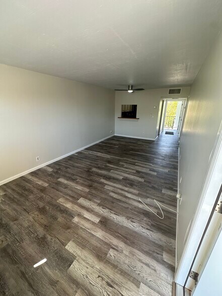 Building Photo - 220 SW 9th Ave