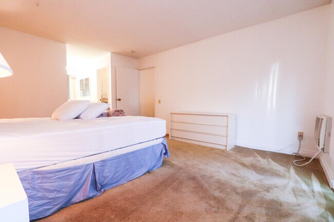 Building Photo - 77845 California Dr