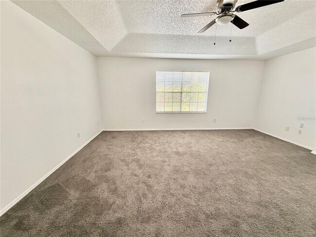 Building Photo - 3237 Fairfield Dr