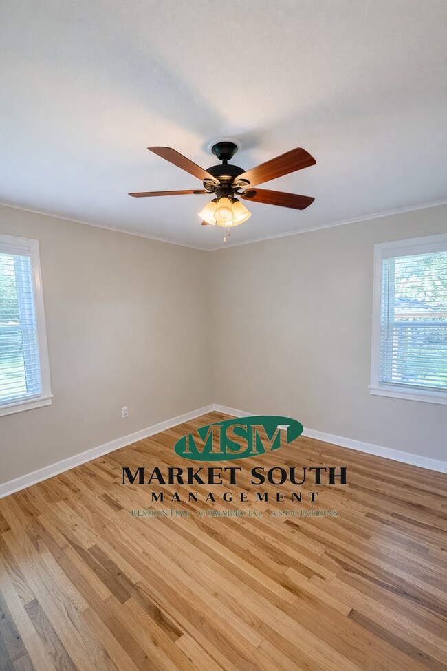 Building Photo - THUNDERBOLT COTTAGE!- AVAILABLE NOW!