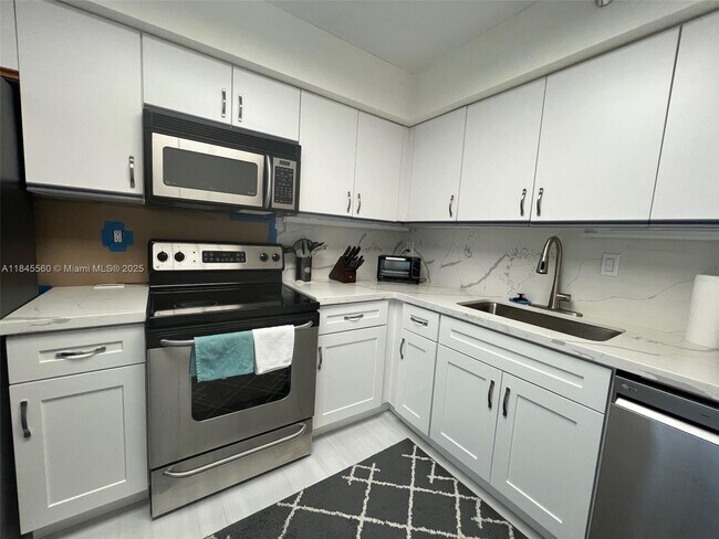 Building Photo - 3530 Mystic Pointe Dr