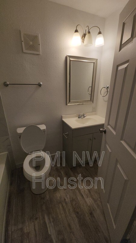 Building Photo - 2677 Gessner Rd