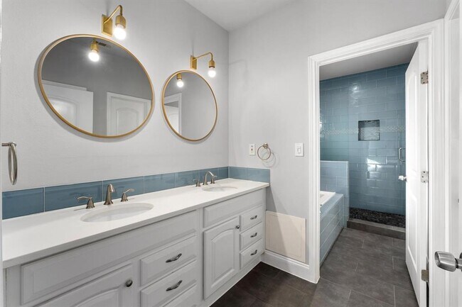 Building Photo - 2311 Santa Rita St