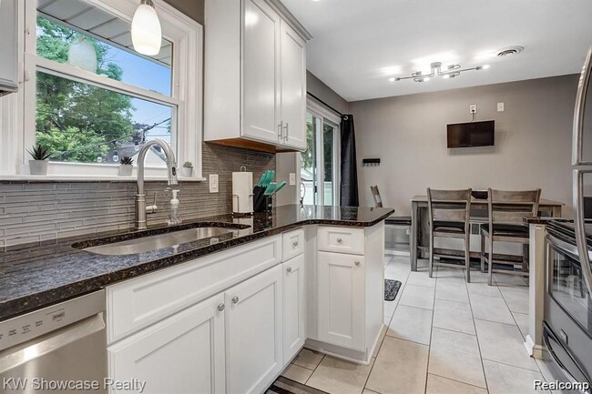 Building Photo - 1304 Grove Ave