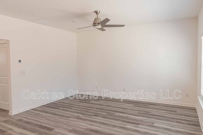 Building Photo - 3378 Skyland Dr