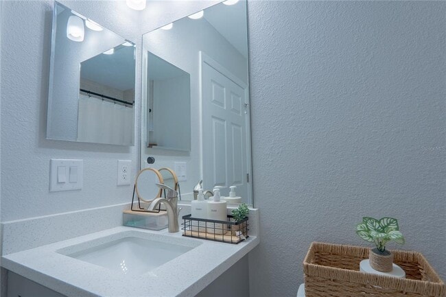 Building Photo - 1301 S Haberland Blvd