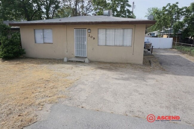 Primary Photo - 209 E Harding Ave