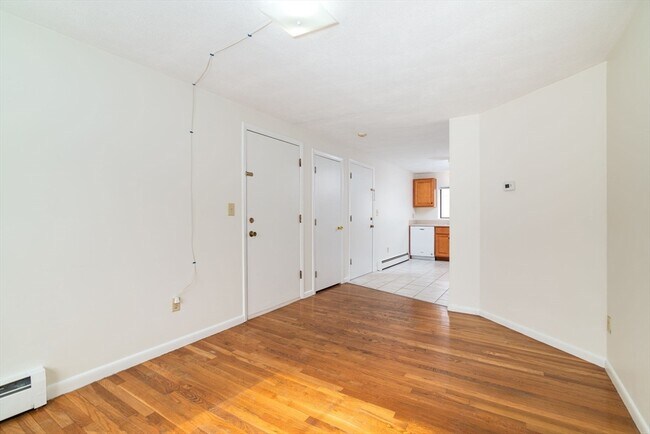 Building Photo - 72 Martensen St