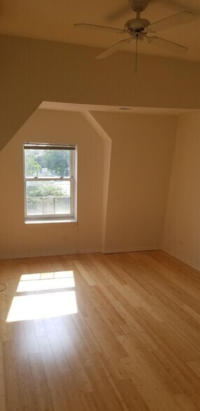 Building Photo - 3310 S Indiana Ave