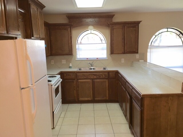 Building Photo - 1806 S Linden St