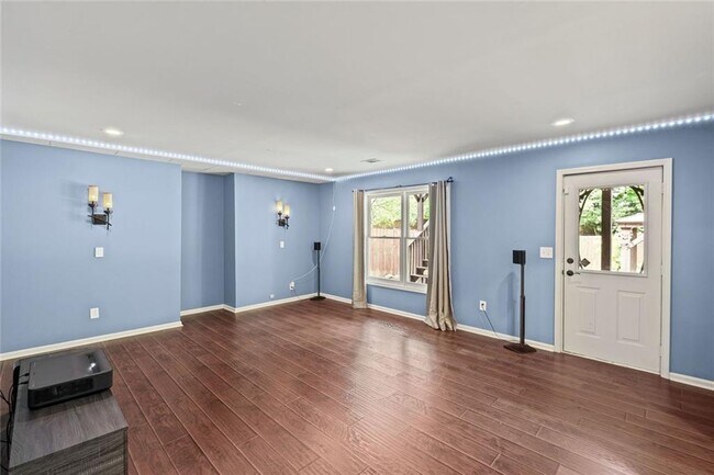 Building Photo - 12857 Waterside Dr