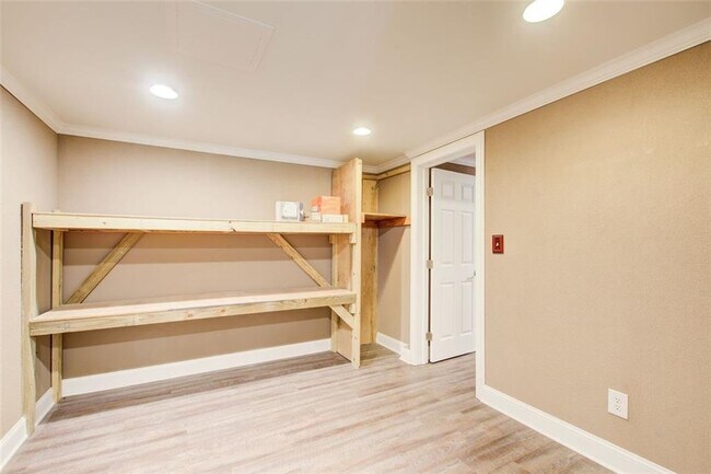 Building Photo - 3040 Stone Rd