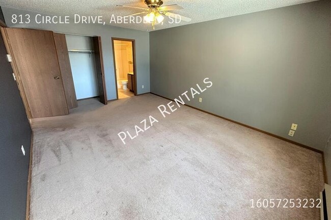 Building Photo - 307 11th Ave NW