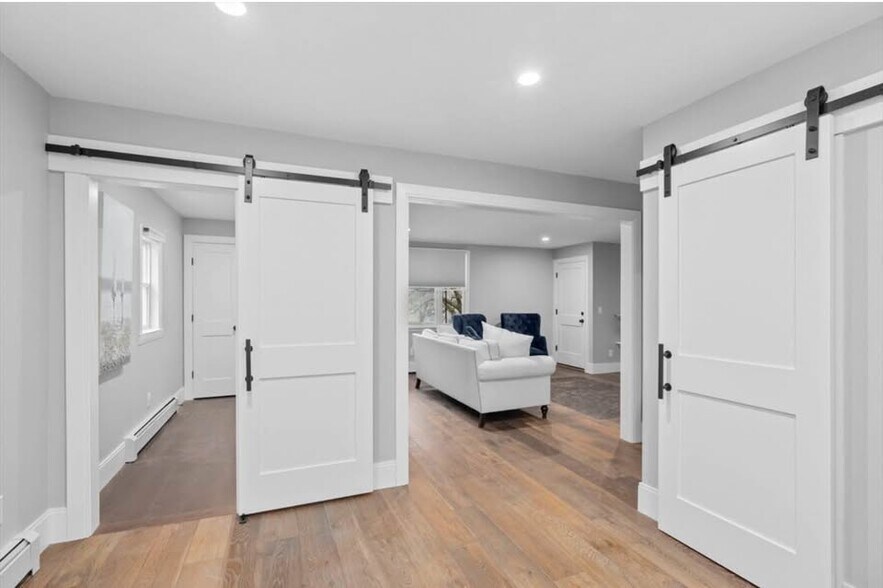 Building Photo - 306 Plantation St