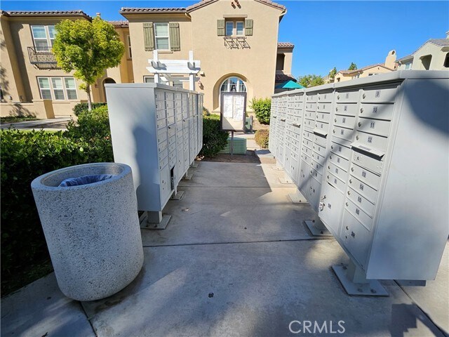 Building Photo - 1800 E Lakeshore Dr