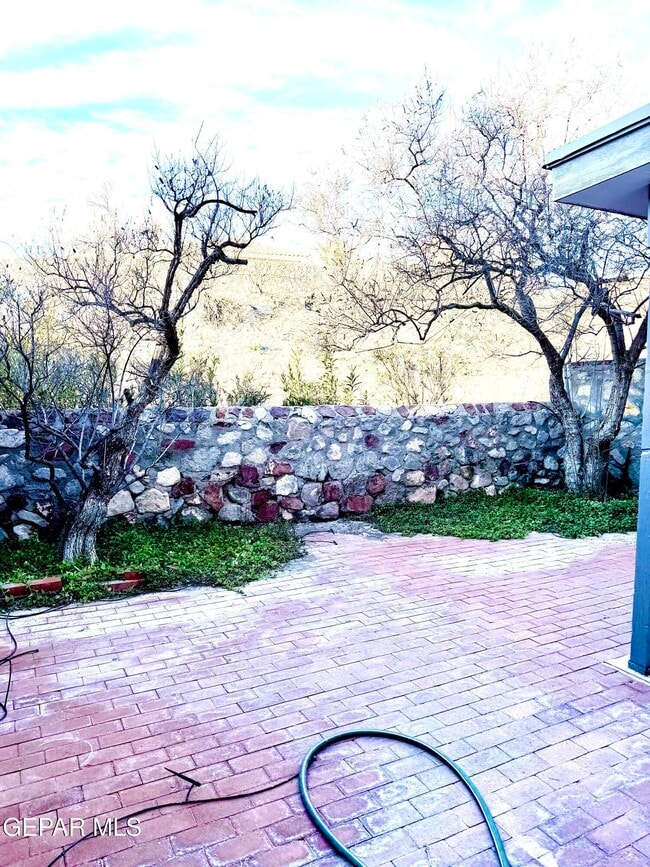 Building Photo - 6035 Bandolero Dr