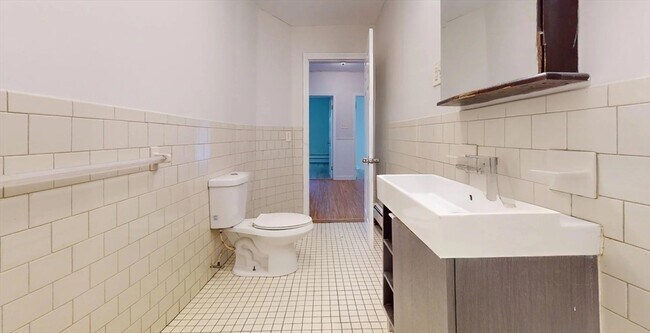 Building Photo - 11 Wendover St