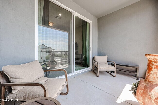 Building Photo - 11300 N Casa Dega Dr
