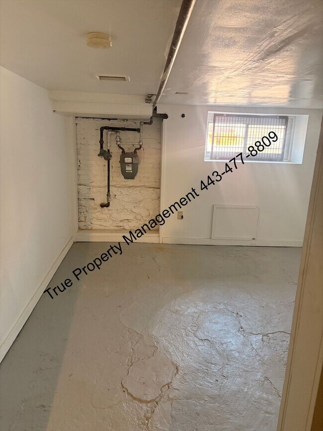 Building Photo - Spacious 3BR Home with Central A/C, 1.5 Baths & Unfinished Basement – Available Now!