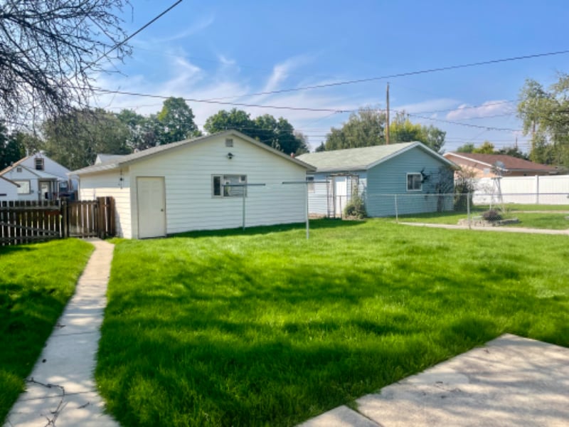 Building Photo - 778 4th Ave W