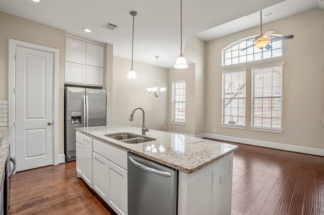 Building Photo - 11005 Acorn Falls Dr