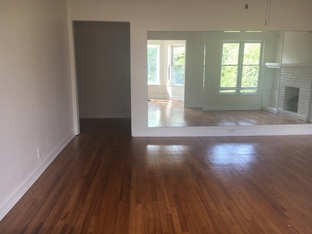 Building Photo - 5027 W Washington Blvd