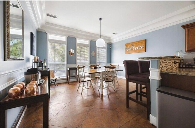 Building Photo - 2065 Peabody Ave