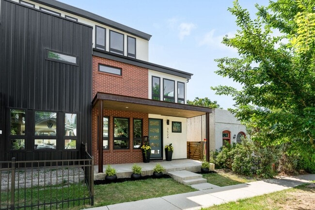 Building Photo - Luxury 4BD, 5BA Duplex in LoHi with Covered Rooftop Deck