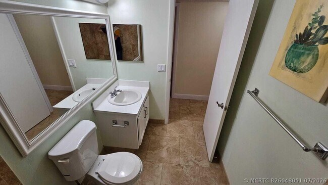 Building Photo - 205 Foxtail Dr