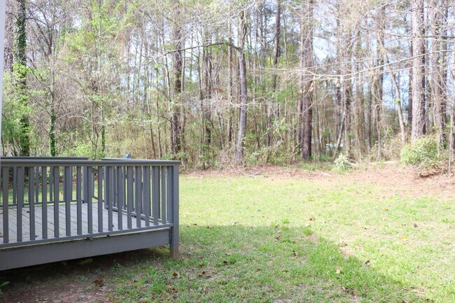 Building Photo - Gated Community Living