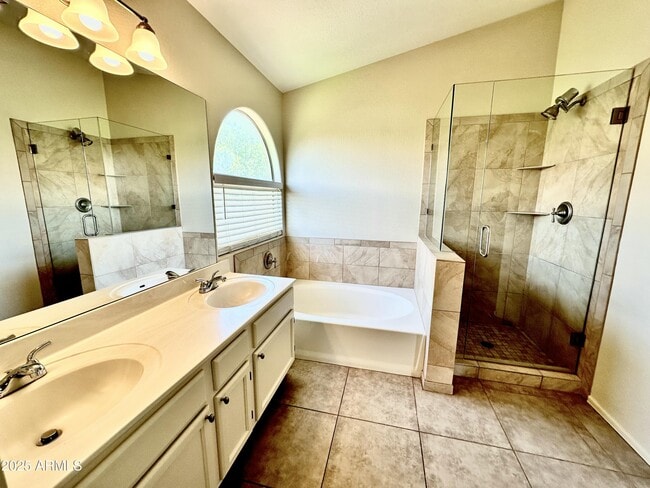 Building Photo - 4708 E Thunderhill Pl