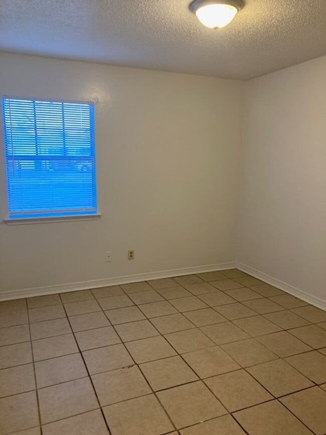 Building Photo - Gulfport 3 Bedroom