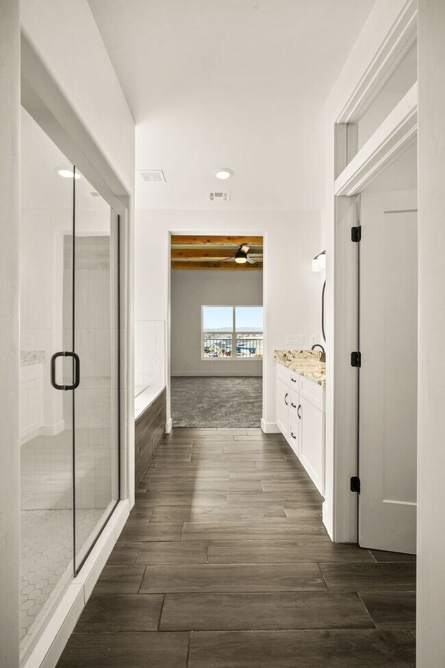 Building Photo - 4025 Boardwalk Rd