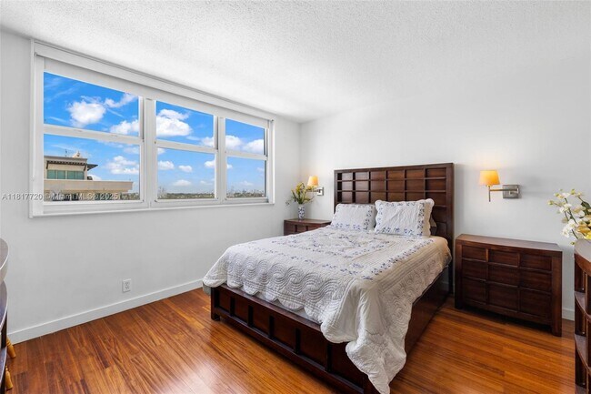 Building Photo - 9511 Collins Ave