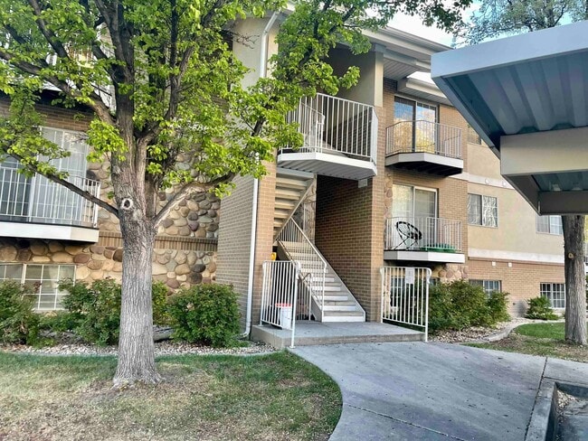 Building Photo - 1303 Riverside Ave