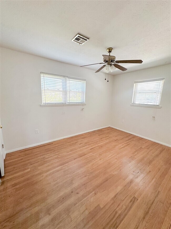 Building Photo - 406 NW 56th St