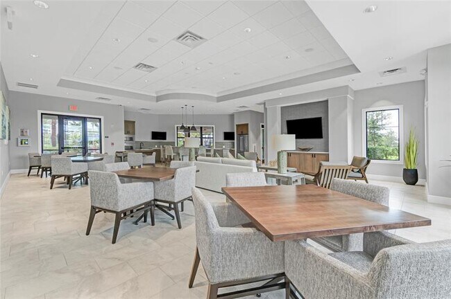 Building Photo - 4566 Silverwood Ln N