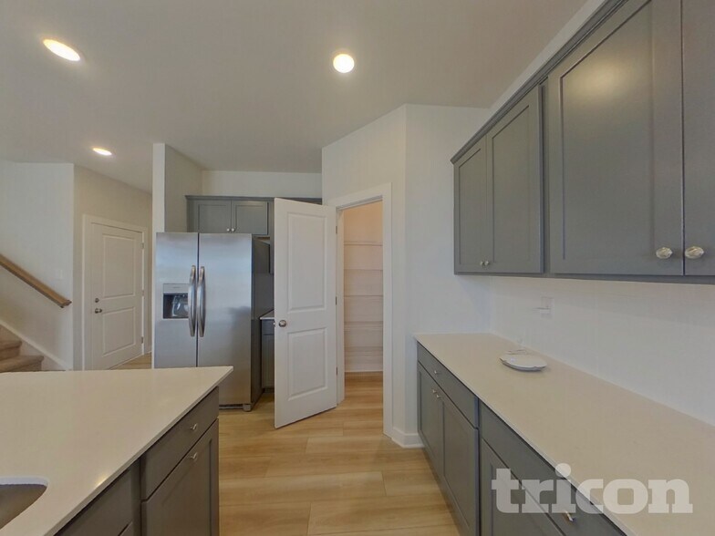 Building Photo - 2412 Appalachian Trl Dr