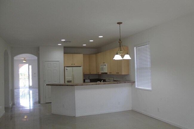 Building Photo - 1804 SW Jamesport Dr