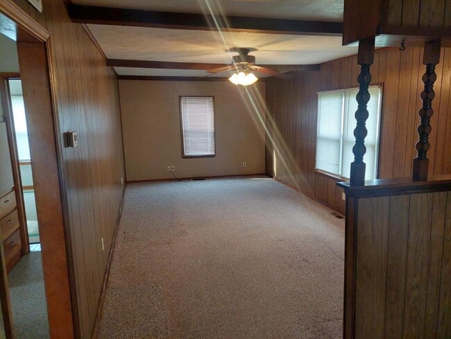 Building Photo - 201 S Lowry St