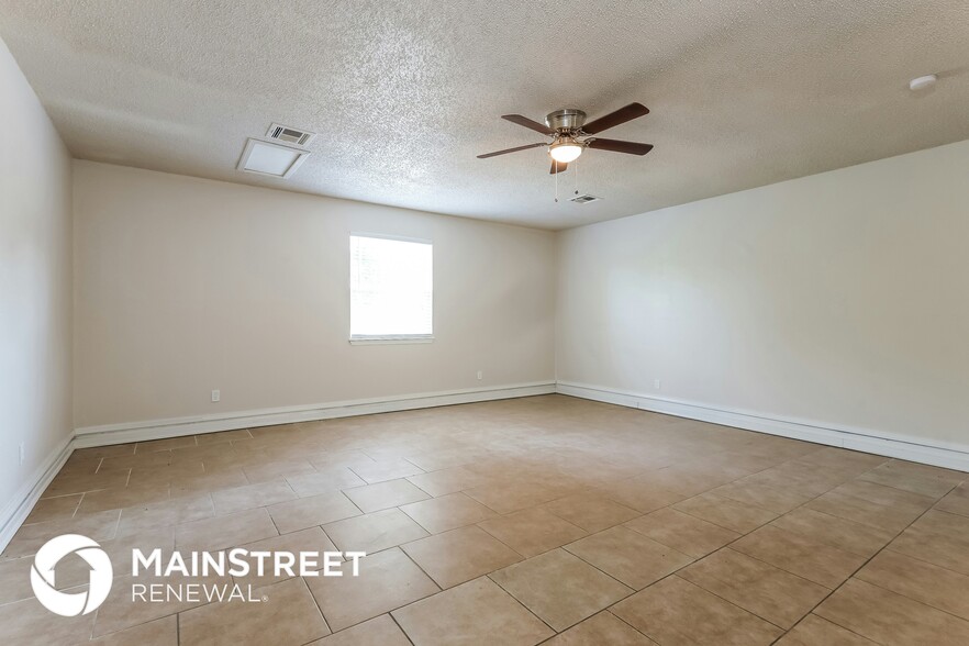 Building Photo - 4400 N Shadybrook Dr