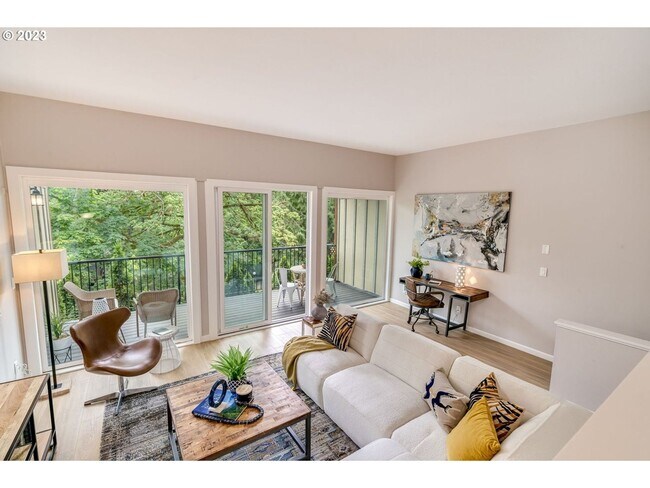 Building Photo - Fully Remodeled 3 Bedroom/2.5 Bathroom Lak...