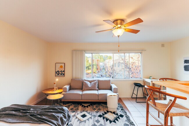 Building Photo - Newly renovated apartment at Oakbrook! 2 M...