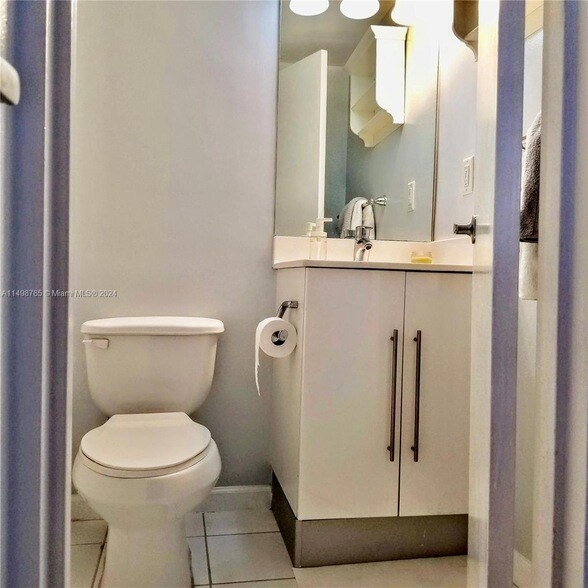 Building Photo - 3000 S Ocean Drive Unit 510