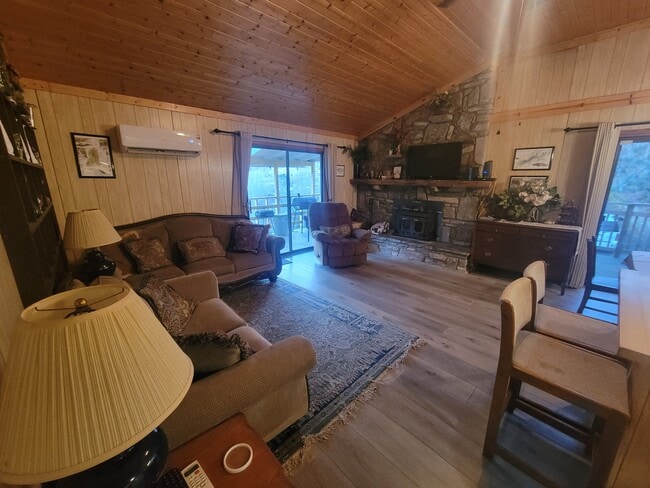 Building Photo - 260 Shuler Dr