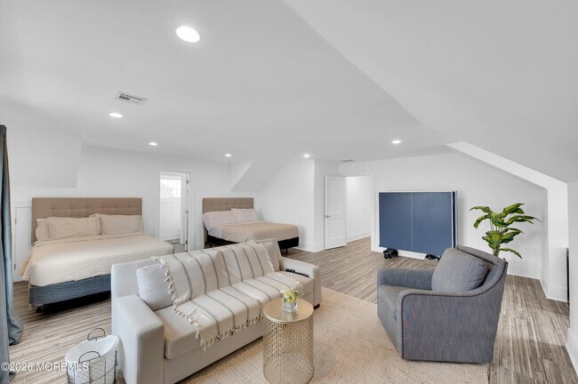 Building Photo - 18 Culebra Ave