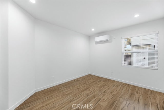 Building Photo - 742 S Stanley Ave