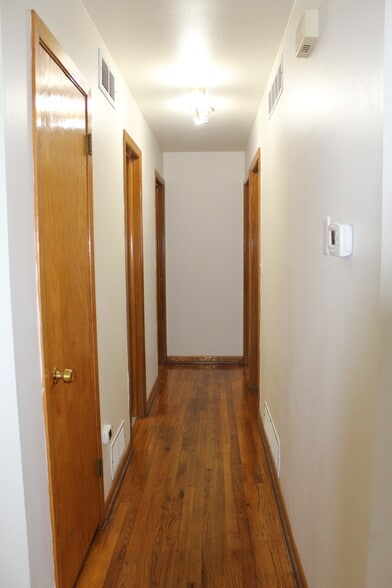 Building Photo - 3908 Pleasant Valley Blvd