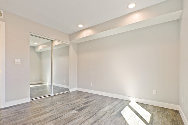 Building Photo - 5258 Oakland St