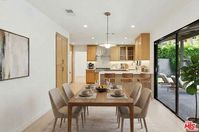 Building Photo - 4933 Collett Ave